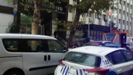 Belediye binasında silah sesleri