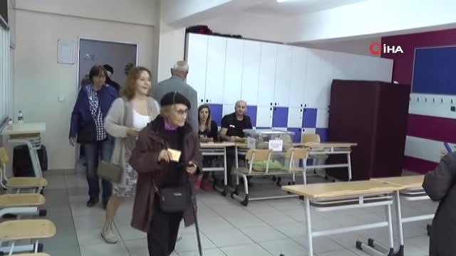 Ünlü Tiyatrocu Sumru Yavrucuk Sahnede Su Yerine Kimyasal Sıvı İçince Zehirlendi