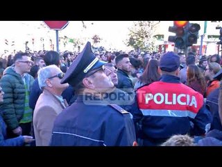 Report TV - Studentët lapsa, stilolapsa e bidona drejt ministrisë (FOTO)