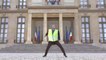 #GiletsJaunes Emmanuel Macron danse devant l'Elysée