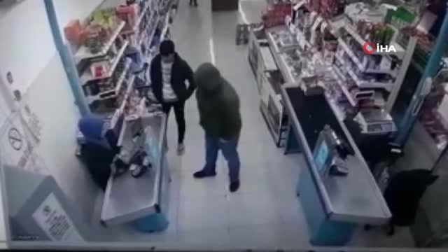 Kasiyerin Boğazına Bıçak Dayadı Pişman Değilim Dedi... Soygun Anı Kameralarda