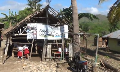 Gedung Terbakar, Siswa SD Lanaus NTT Belajar di Gubuk