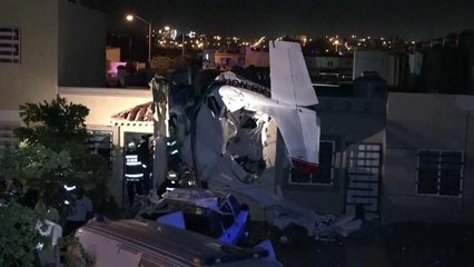 Mexique : 4 morts dans le crash d'un avion de tourisme sur une maison
