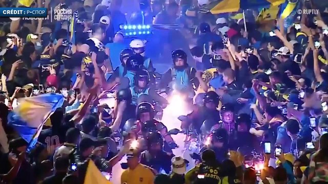 L’ambiance indescriptible lors du départ du bus de Boca Juniors