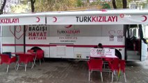 Güney Batı Anadolu Bölge Kan Merkezi Müdürü Dr. Özgül: 'Vatandaşlarımız hava muhalefetinden dolayı bu aylarda çok fazla meydanlara çıkamıyorlar bu durumdan dolay da kan bağışı oranında da düşüş meydana geliyor'