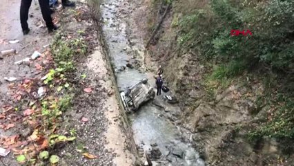 Zonguldak'ta Otomobil Dereye Uçtu: 1 Ölü, 1 Yaralı