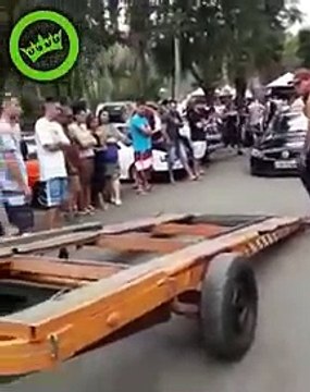 VÍDEO: Cómo destrozar un Golf de la manera más tonta