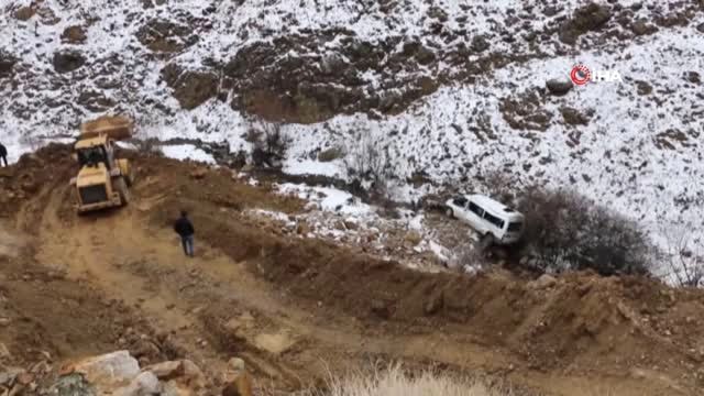 Kaza Yapan Minibüsten Kurtulan Çocuklar Babalarını Son Yolculuğuna Uğurladı