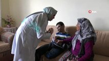 Alanya’da sağlıkçılar engelli bireyleri evinde muayene etti
