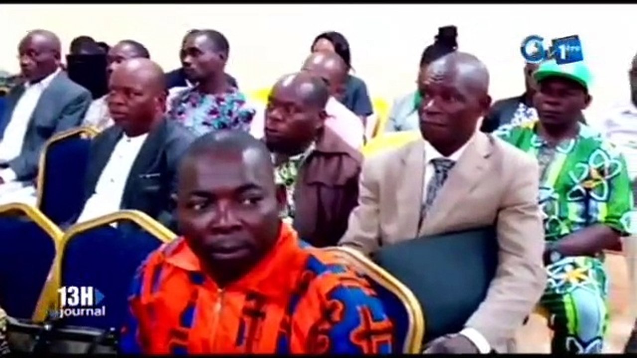 RTG/Le Gouverneur de la province d’Ogooué-Ivindo Jule DJEKI préside une plénière du comité provincial de gestion de suivi des projets des communautés villageoises