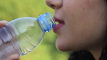 Çfarë ndodh nëse zëvendësojmë të gjitha pijet me ujë?