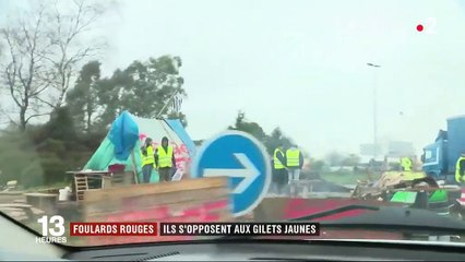 "Foulards rouges": les opposants aux "gilets jaunes"