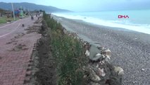 Antalya Demre'de Dev Dalgalar Sahildeki İstinat Duvarını Yıktı