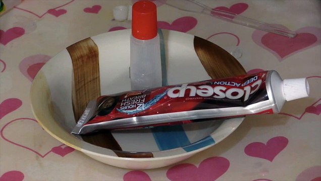 How to Make Slime closeup Toothpaste and Glue, Without Borax, 2 Ingredients Toothpaste slime