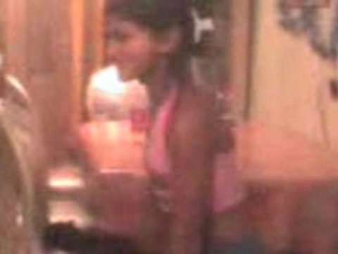 Ma soeur et ma couzine ki dance a la bonne année 2008