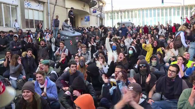Marseille: blocages dans les lycées, soutien aux gilets jaunes