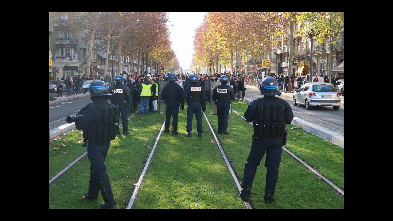 Comment les lycéens "gèrent" les casseurs à Grenoble