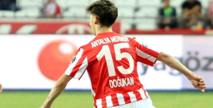 Leipzig ve Schalke, Antalyaspor'un Genç Oyuncusu Doğukan Sinik'i Gündemine Aldı