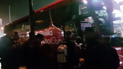 Sevilla-Villanovense: Salida del Sevilla de su Hotel de Concentración