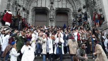 Mons : les étudiants fêtent la Saint-Nicolas sur le parvis de Sainte-Waudru