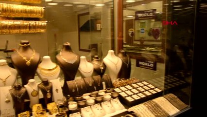 Balıkesir Sokak Köpeği Yağmurda Kuyumcu Dükkanına Sığındı