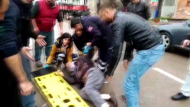 Kazada yaralanan yaşlı adam kamyonetin kasasında hastaneye götürüldü