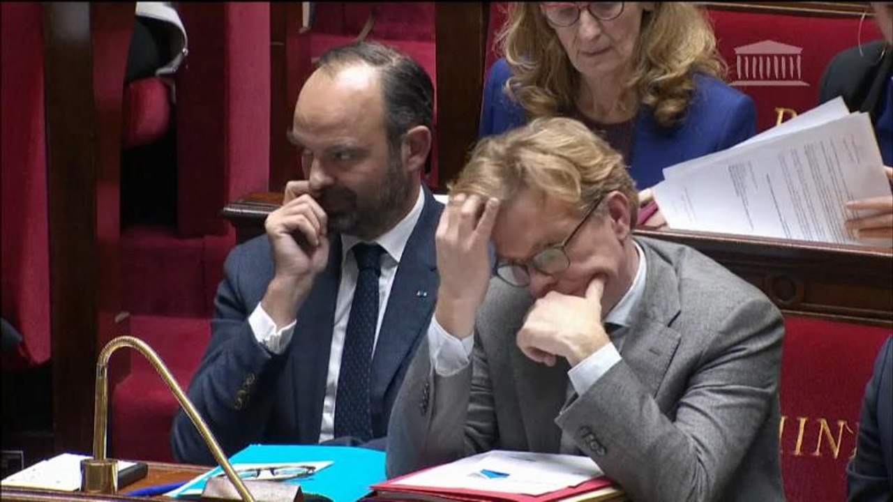 Frankreich setzt Kraftstoffsteuer-Erhöhung für gesamtes Jahr 2019 aus