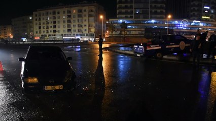 Otomobil zabıta aracına çarptı: 2 yaralı - HATAY