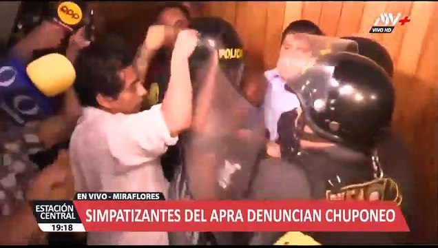 CAMIONETA DE LA DICTADURA GLOBALISTA DE PERU AGARRADO ESPIANDO A ALAN,EN LA PERSECUCION POLITICA EN PERU 2018