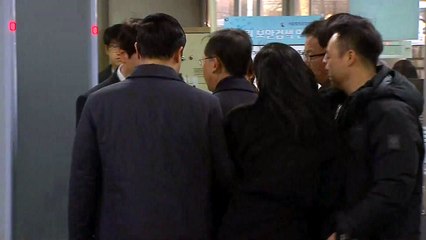'구속 갈림길' 박병대 前 대법관, 침묵 속 법원 출석 / YTN