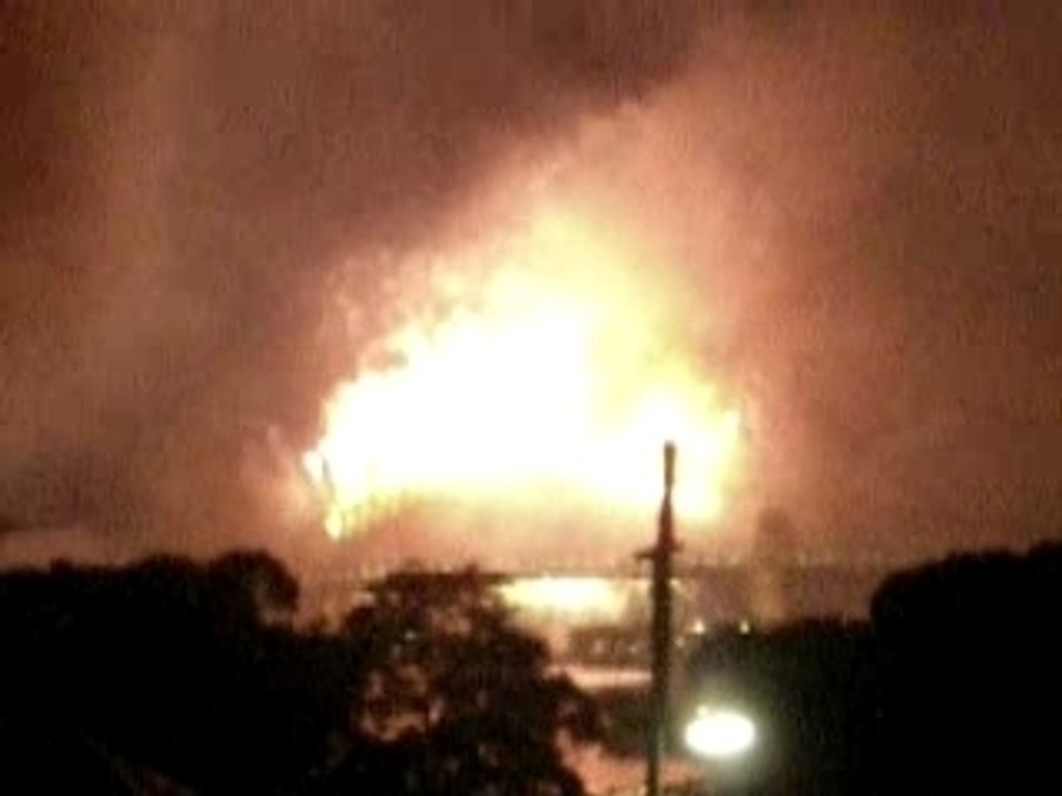 Fireworks (00h) bouquet final vidéo