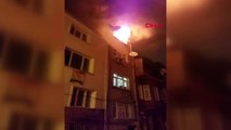 İstanbul Fatih'te 4 Katlı Binanın En Üst Katı Alev Alev Yandı