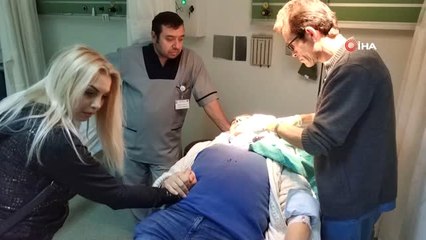 Komşu Kavgasını Ayıran 1'i Polis 2 Kişi Bıçakla Yaralandı