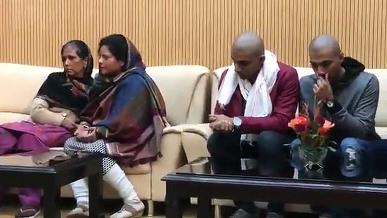 Murdered PI Subodh Kumar Singh's family meets Yogi Adityanath