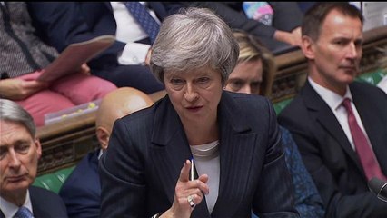 Theresa May atacada de todos os lados continua a defender o seu acordo do Brexit