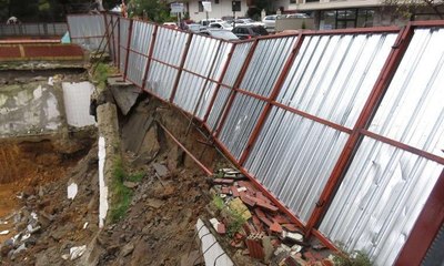 Maltepe'de kaldırım çöktü