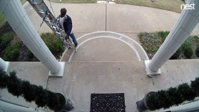 Good Samaritan Calls 911 to Rescue ‘Man’ Dangling From Roof in Holiday Display