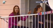 A Spor Spikeri, 2 Kadının Yer Aldığı Balkonu İşaret Ederek 