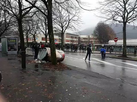 Interpellation devant le lycée Aristide-Bergès à Seyssinet-Pariset