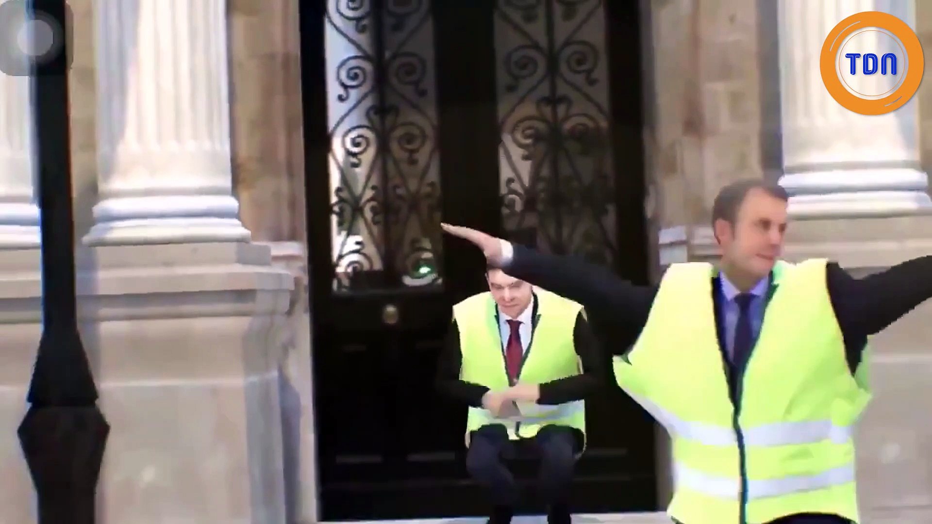 Une vidéo parodique fait danser Macron en gilet jaune à l'Elysée ! - Vidéo  Dailymotion