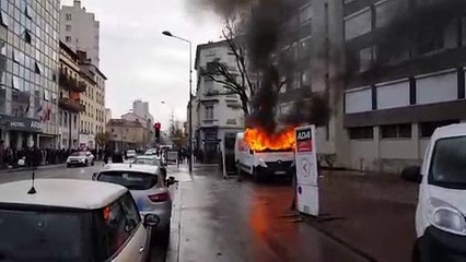 Villeurbanne : une camionnette incendiée devant le lycée Brossolette