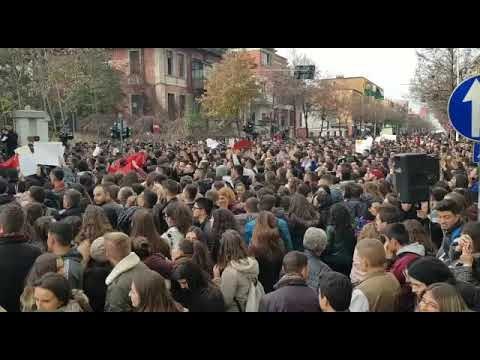 Report TV - Hiqni tarifën për provimet e mbartura, studentët protestë te Ministria e Arsimit