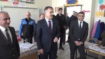 Hakkari Valisi Akbıyık, 'Bir Kitap, Bir İnsan' Kampanyası Başlattı