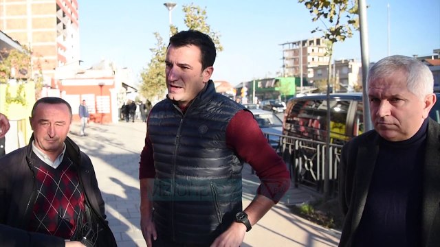 Veliaj me banorët e Astirit, “Unaza e Re nuk ndalet” - News, Lajme - Vizion Plus
