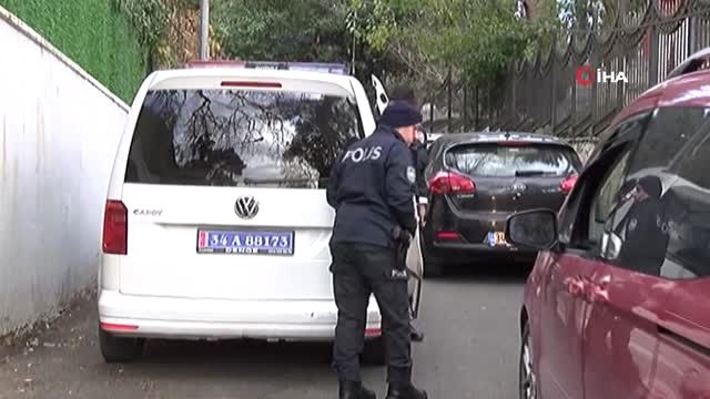 Soru Sorma Bahanesiyle Aracına Aldığı Yaşlı Adamı Gasp Etti