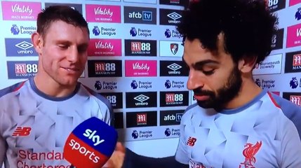 لفتة رائعة من محمد صلاح تجعل زميله يبكي بتأثر