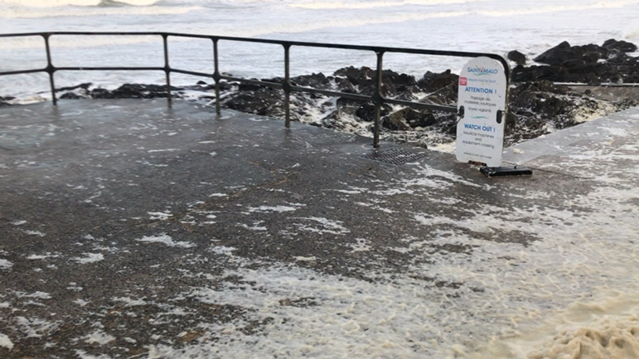 Ça souffle sur la plage du Sillon