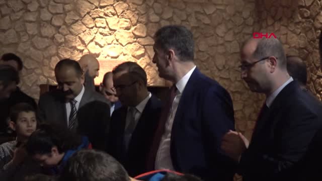 İzmir Milli Eğitim Bakanı Ziya Selçuk İzmir'de