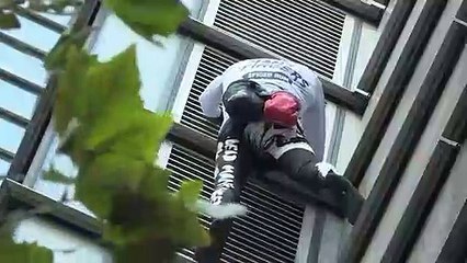 Le "Spider-Man" français escalade un gratte-ciel londonien