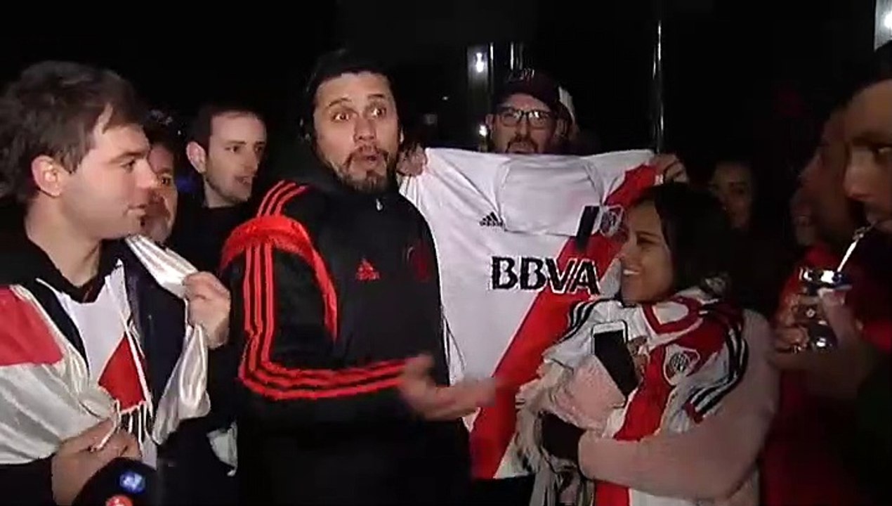 Los hinchas de Boca y River ya calientan en Madrid para la final de la Copa Libertadores